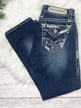 👖|•ROCK REVIVAL•| Elaina Capri Low Rise Jeans Size 26👖